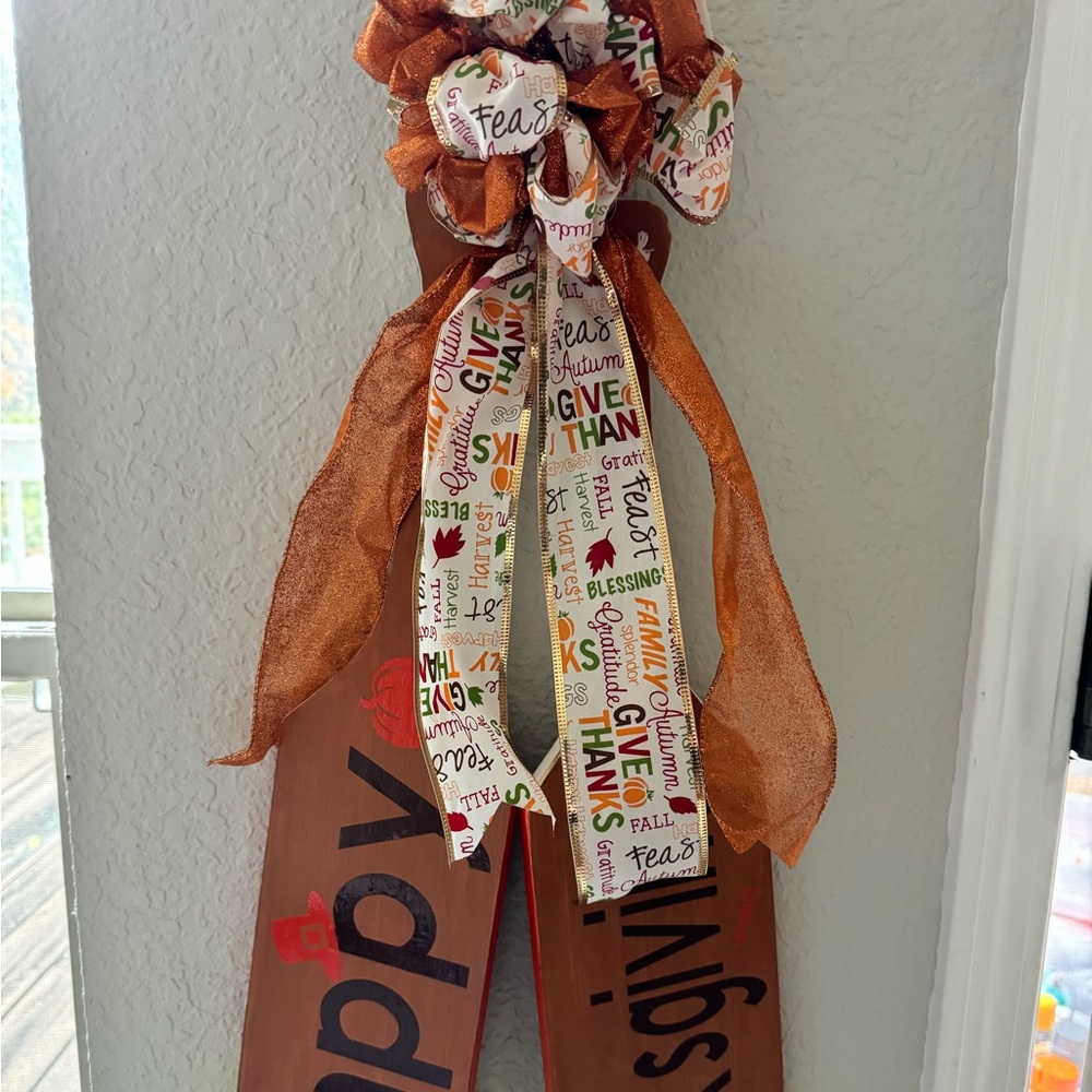 Reversible Thanksgiving & Halloween wooden door hangerw/2 sets of Holliday bows. - Picture 4 of 12